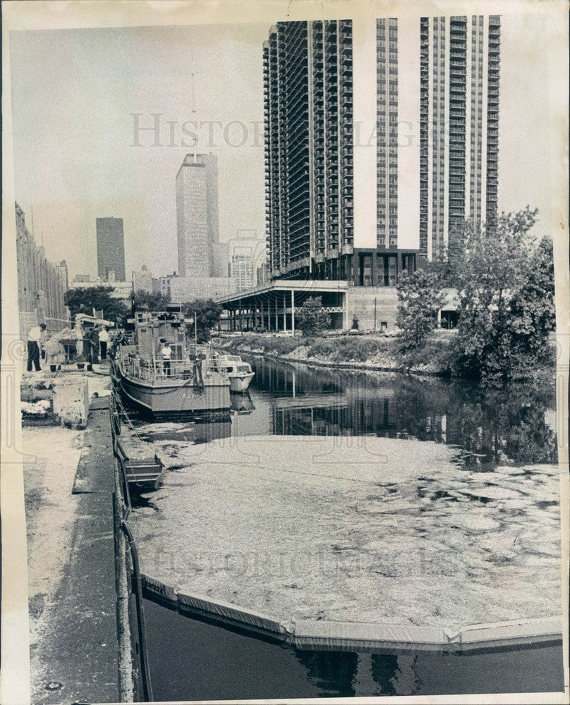 1969 Chicago, IL Oil Slick Containment, Foot of Randolph Street Press Photo - Historic Images