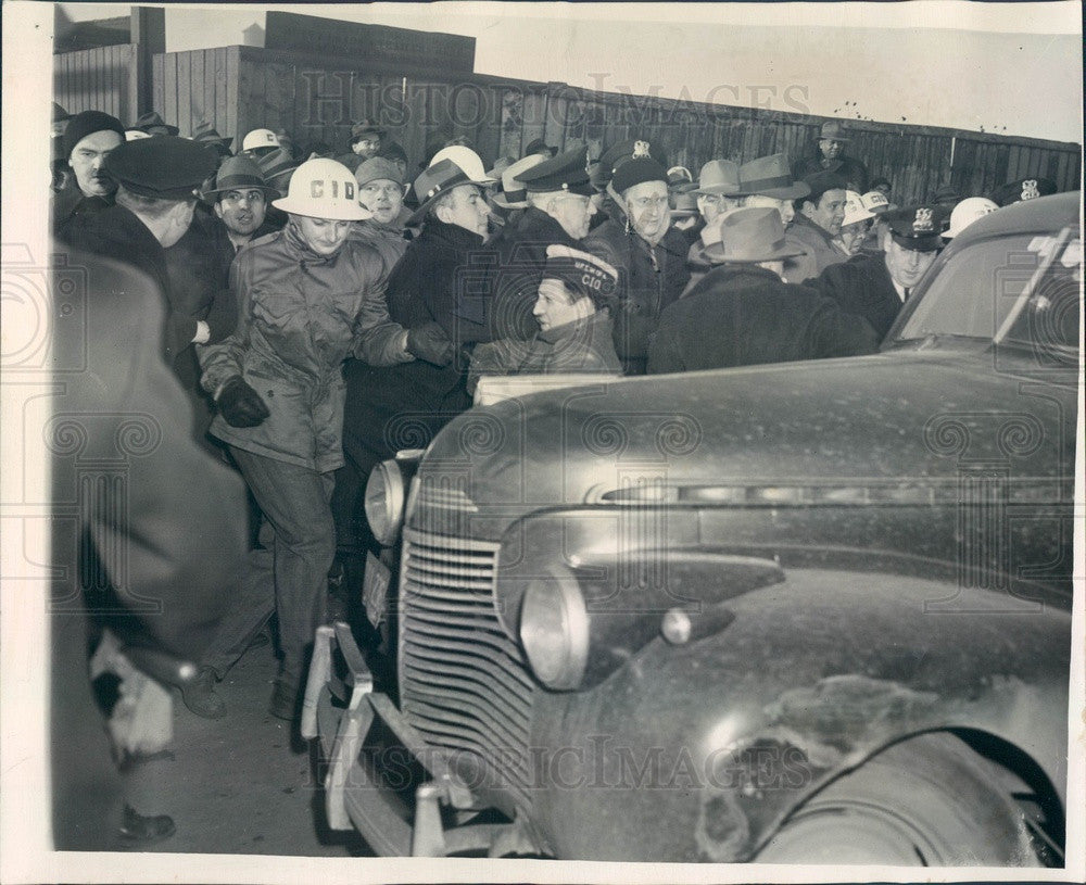 1946 Chicago, Illinois WA Jones Foundry &amp; Machinery Strike Press Photo - Historic Images