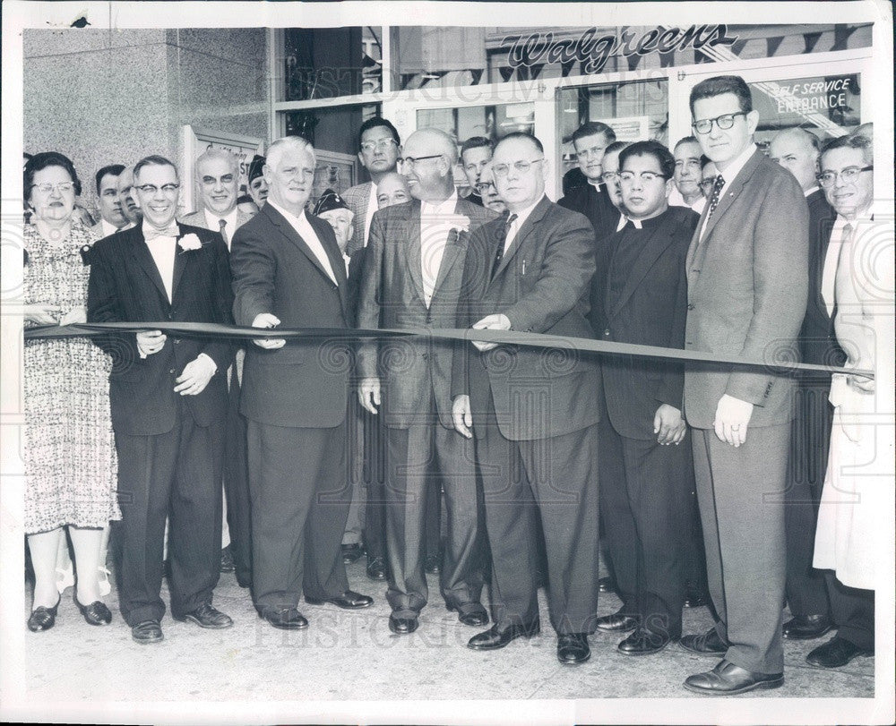 1960 Chicago, Illinois Walgreens Ribbon Cutting, 47th &amp; Ashland Press Photo - Historic Images