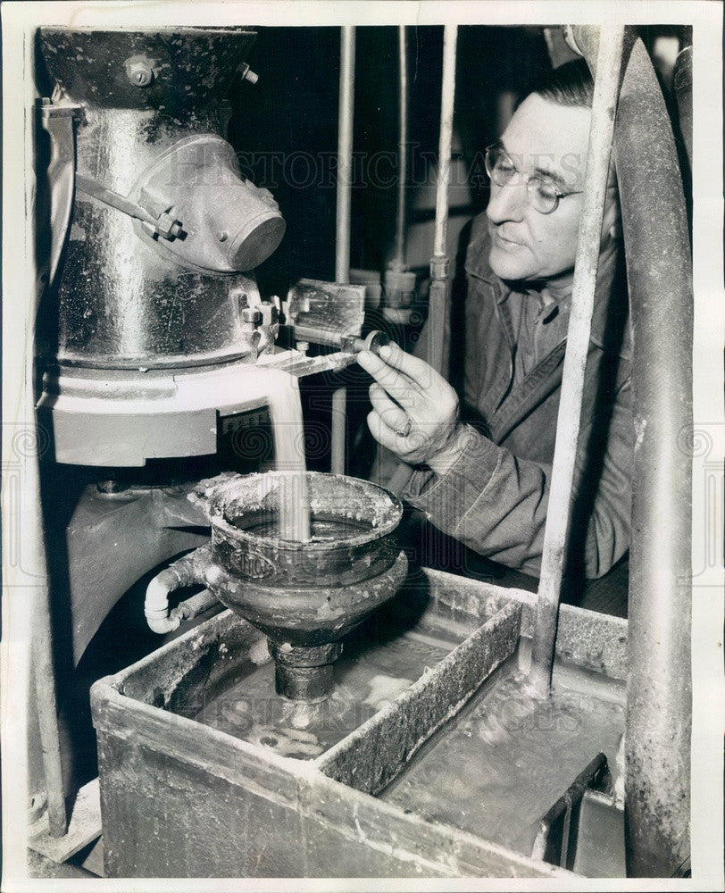 1941 Chicago, Illinois 68th Street Water Crib &amp; Chlorification Plant Press Photo - Historic Images