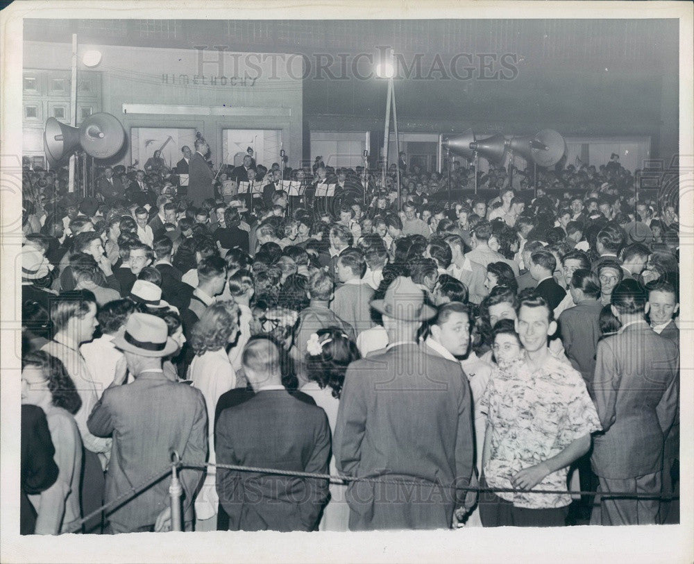 1946 Detroit, Michigan VJ Day Celebration in Washington Blvd Press Photo - Historic Images