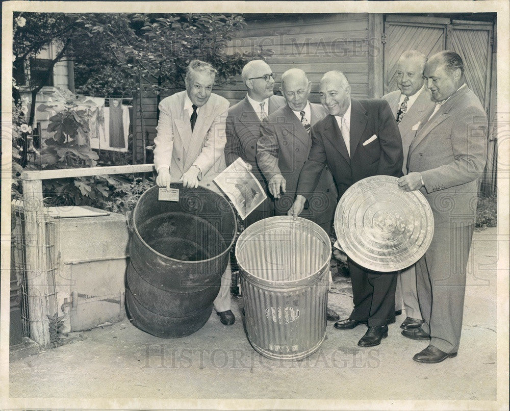 1952 Chicago, Illinois City Officials Replace Old Trash Cans Press Photo - Historic Images