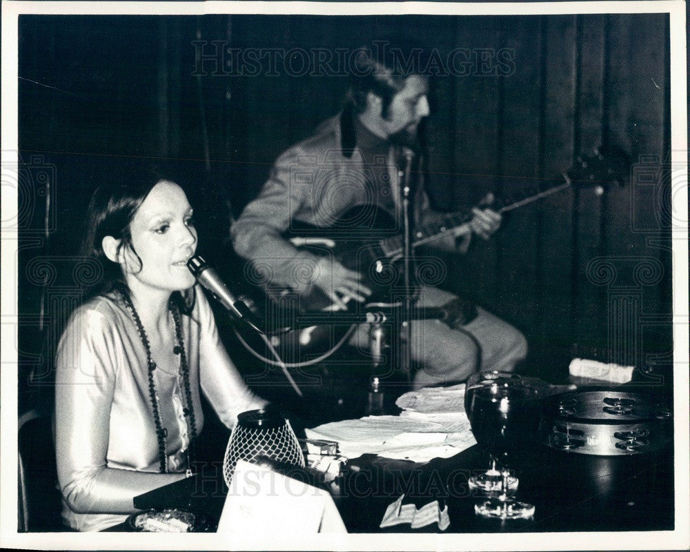 1971 Chicago, Illinois Musicians Diana James & Carl Wright Press Photo - Historic Images