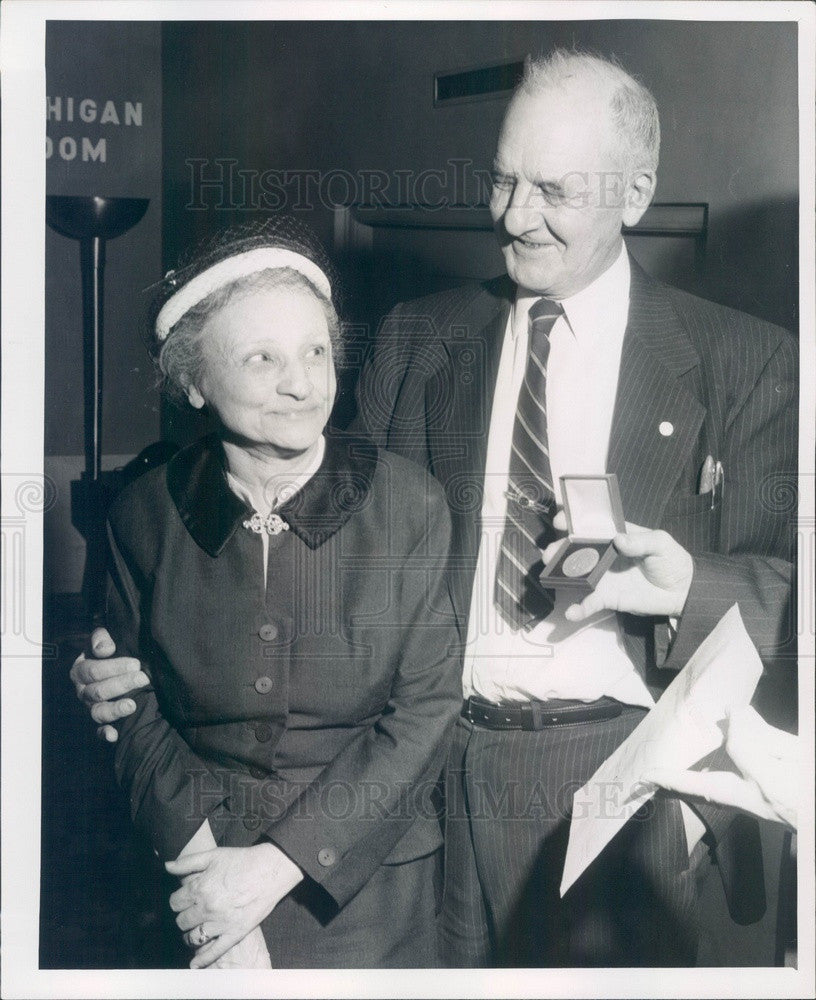 1957 Detroit, Michigan Weatherman Wilfred Oak &amp; Wife Press Photo - Historic Images