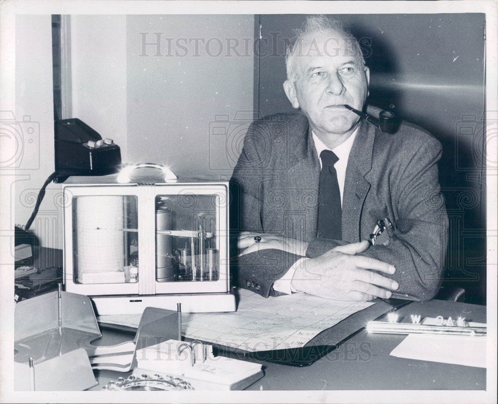 1959 Detroit, Michigan Weatherman Wilfred Oak Press Photo - Historic Images