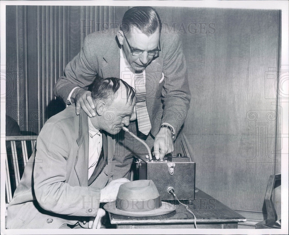 1956 Detroit, MI Breath Meter Drunk Driver Test, Insp William Dengel Press Photo - Historic Images