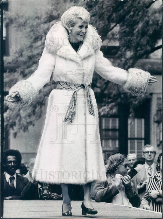1974 Chicago, Illinois TV Personality Lee Phillip Press Photo - Historic Images