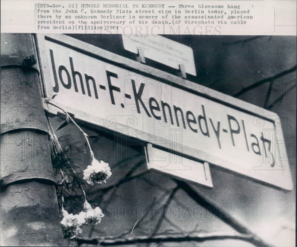 1964 Berlin, Germany John F. Kennedy Platz Street Sign Press Photo - Historic Images