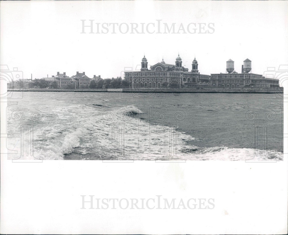 1965 New York Ellis Island Press Photo - Historic Images