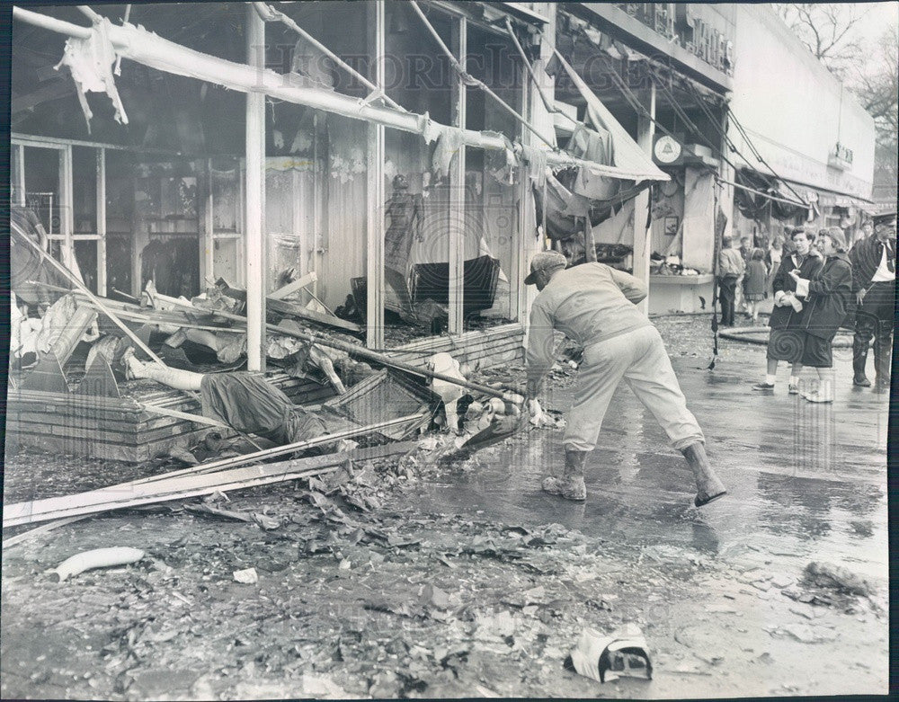 1958 Chicago, Illinois Kay Howard Store &amp; Kostol Shoes Fire Damage Press Photo - Historic Images