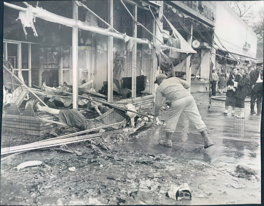 1958 Chicago, Illinois Kay Howard Store & Kostol Shoes Fire Damage Press Photo - Historic Images