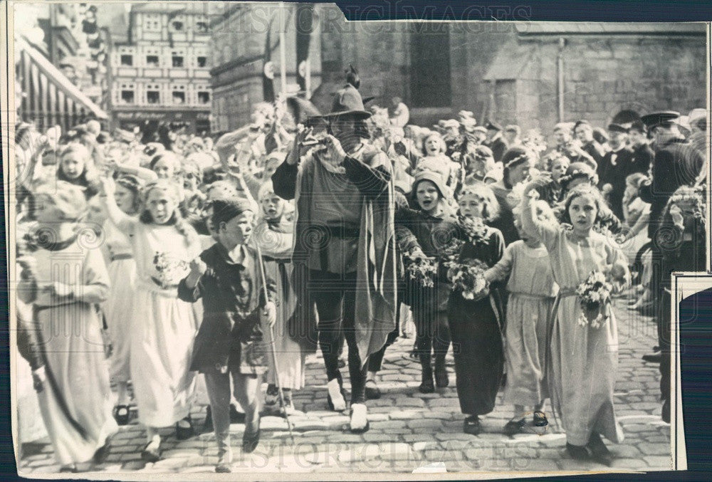 1935 Hamelin, Germany Pied Piper Parade Press Photo - Historic Images
