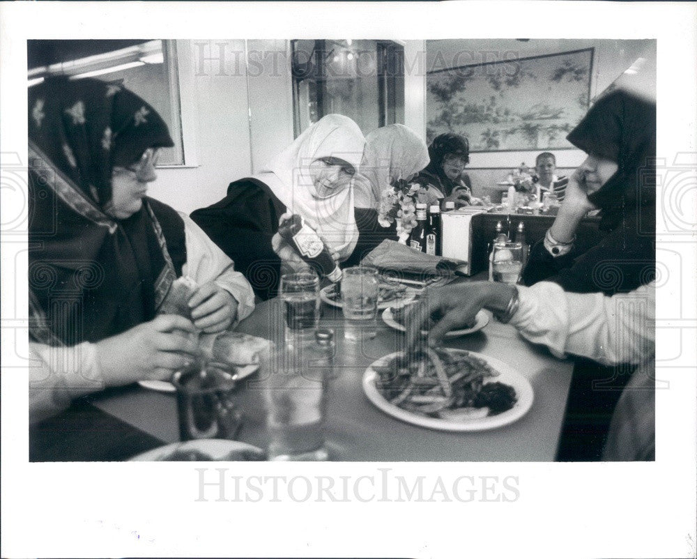 1991 Detroit, Michigan Muslim Women Press Photo - Historic Images