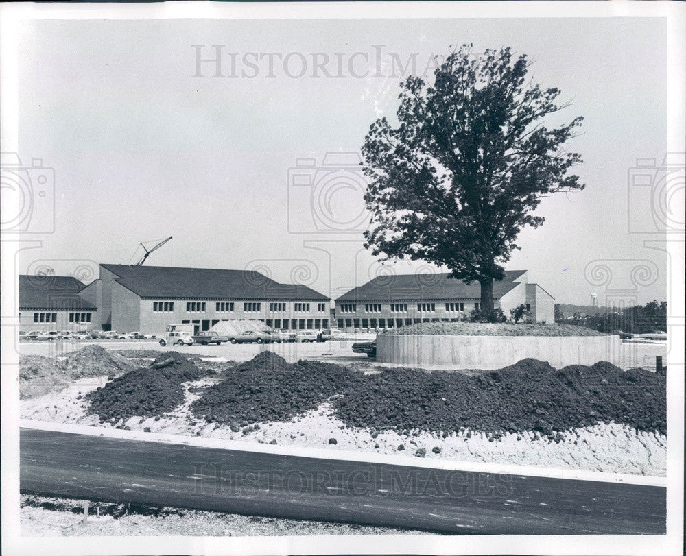 1967 Oakland County, MI Oakland Community College Orchard Ridge Press Photo - Historic Images