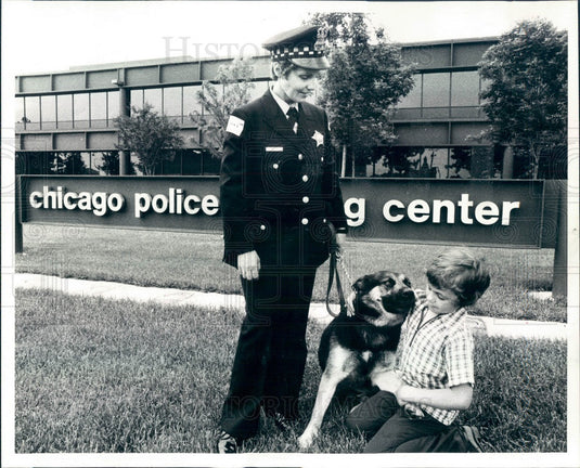 1979 Chicago, Illinois Police Officer Donna Young & K-9 Brutus Press Photo - Historic Images