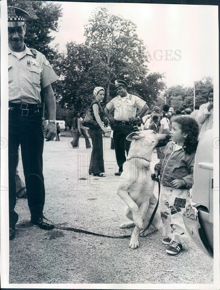 1976 Chicago, Illinois Police K-9 Brutus &amp; Kelly Bryant Press Photo - Historic Images