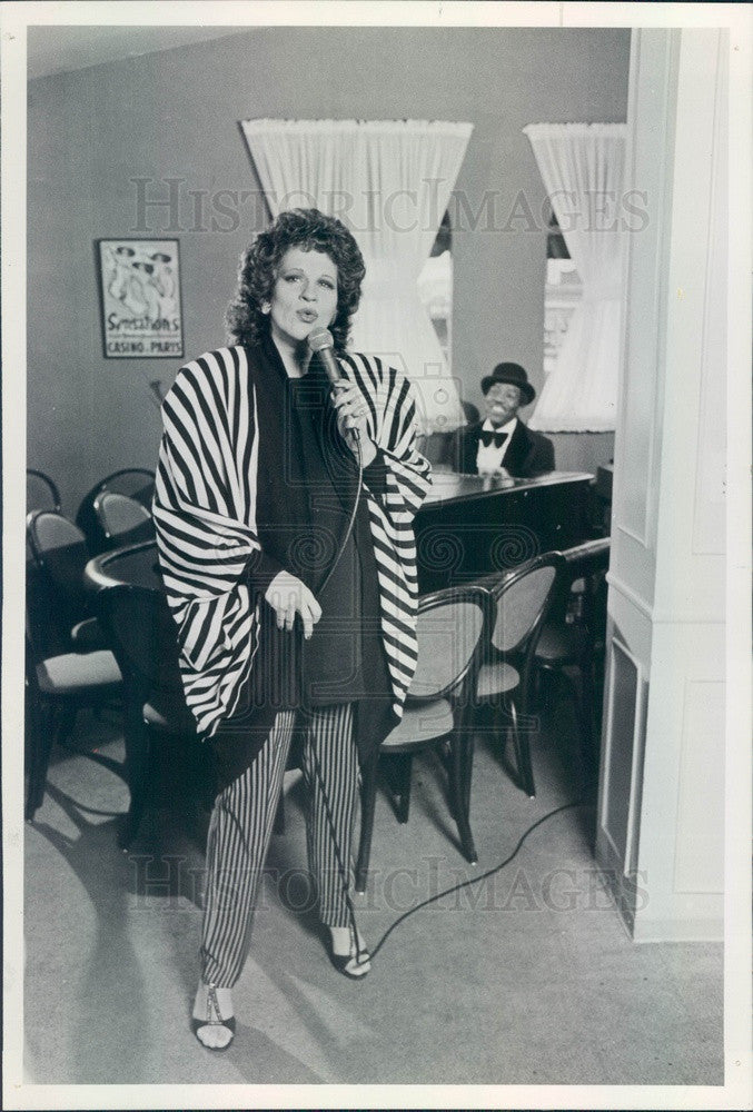 1982 Chicago, Illinois Toulouse Supper Club Singer Kathy Ford Press Photo - Historic Images