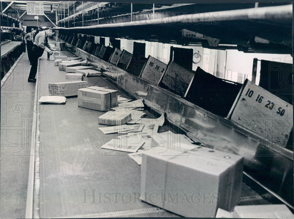 1966 Chicago, Illinois Main Post Office Package Sorting Press Photo - Historic Images