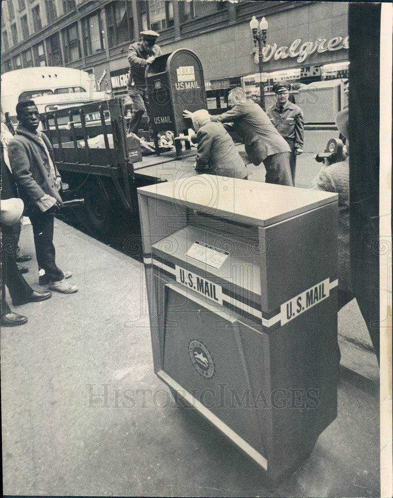 1964 Chicago, Illinois New Mailbox at State & Madison Press Photo - Historic Images