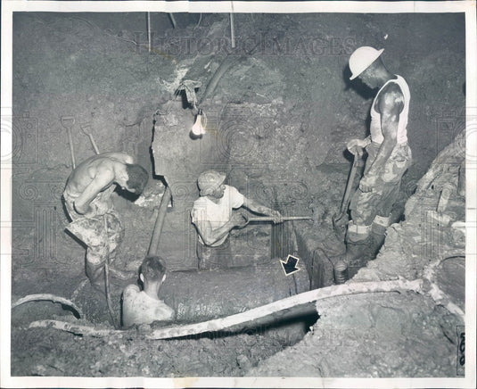1959 Chicago, Illinois Water Main Repair, Garfield & Oak Park Press Photo - Historic Images