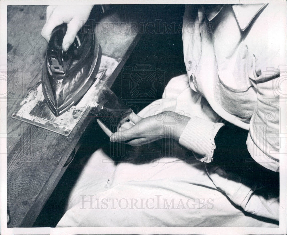 1952 Bags of Coffee Sealed With an Iron for Delivery Press Photo - Historic Images