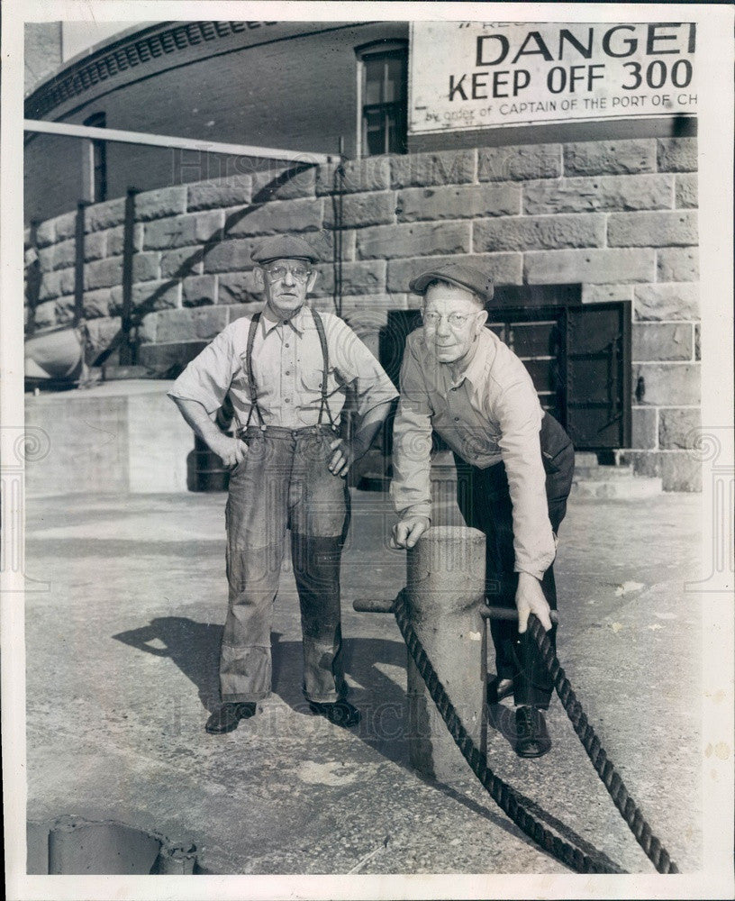 1946 Chicago, Illinois Four Mile Water Crib Keeper John Beuckman Press Photo - Historic Images