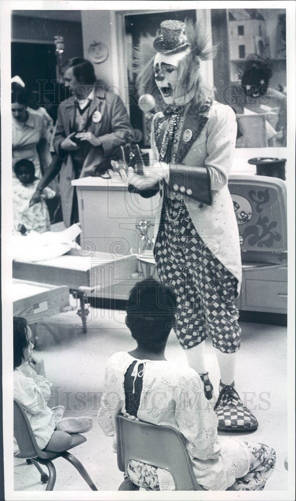 1972 Detroit, Michigan Children&#39;s Hospital Clown Buppa Press Photo - Historic Images