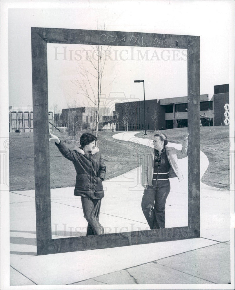 1977 Michigan, Macomb County Community College Art Show Press Photo - Historic Images