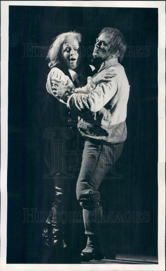 1975 Chicago, IL Lyric Opera Gwyneth Jones & Jon Vickers in Fidelio Press Photo - Historic Images