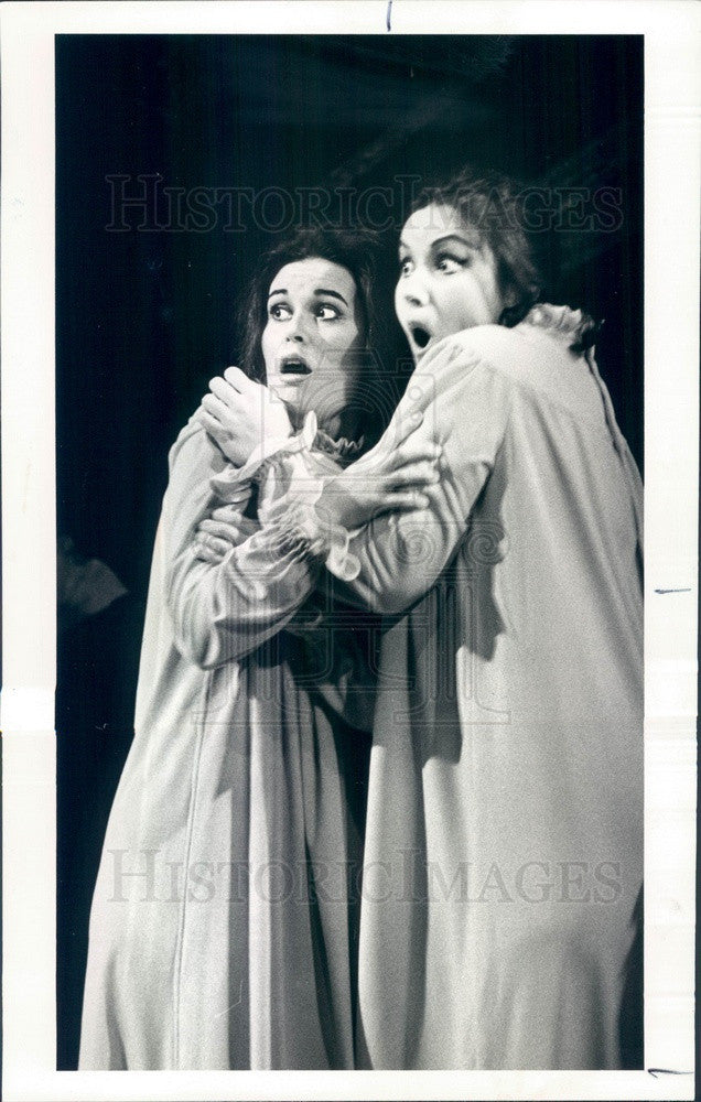 1977 Chicago, Illinois Lyric Opera Winifred Brown &amp; June Anderson Press Photo - Historic Images