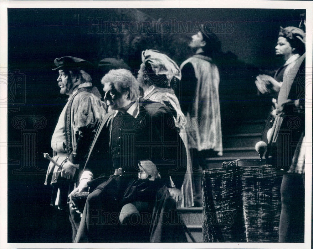 1990 Chicago, Illinois Lyric Opera Leo Nucci in Rigoletto Press Photo - Historic Images
