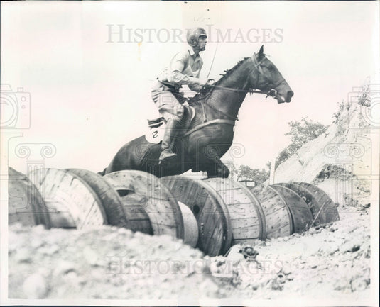 1959 Chicago, IL Pan Am Games Pentathlon, Carlos Stricker Press Photo - Historic Images