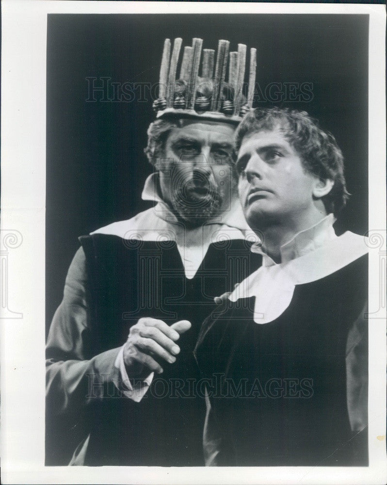 1971 Actors Philip Kerr &amp; Laurence Hugo in Hamlet Press Photo - Historic Images