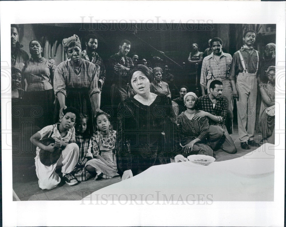 Undated Chicago, Illinois Opera Wilma Shakesnider &amp; Cast Press Photo - Historic Images