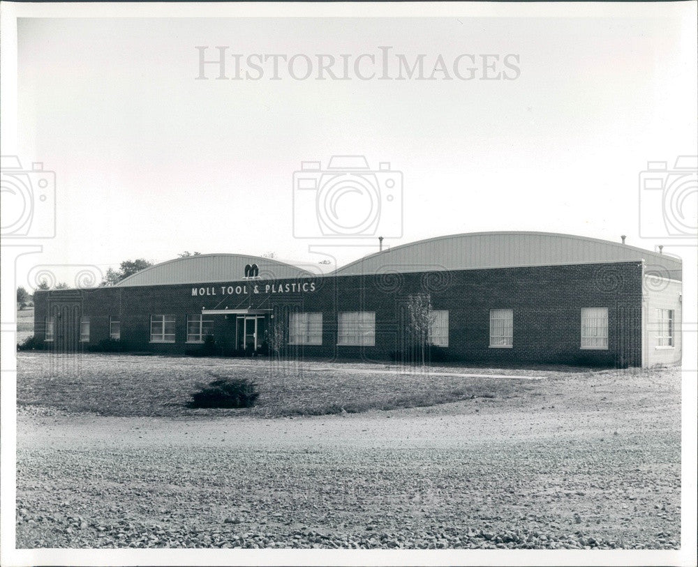 1963 Evansville, Indiana Moll Tool & Plastics Company Press Photo - Historic Images