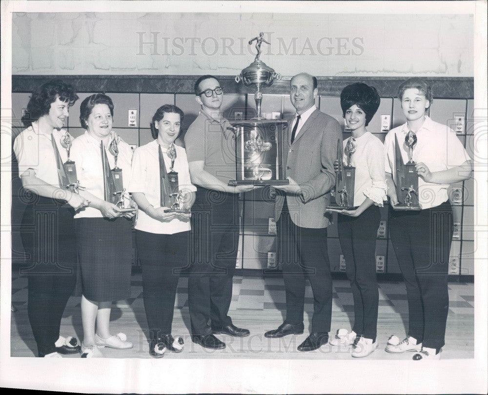 1964 Chicago, IL Team Handicap Bowling Tournament Champs Mixed Nuts Press Photo - Historic Images