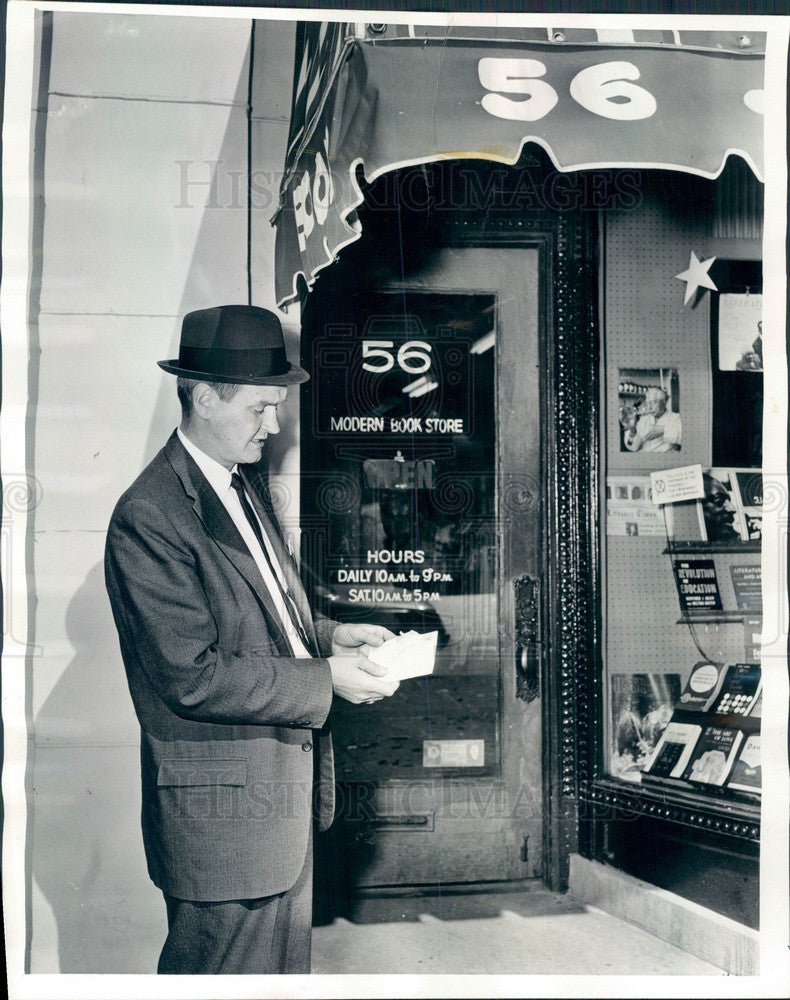 1964 Chicago, Illinois Modern Book Store, Art Nolan of Bomb Squad Press Photo - Historic Images