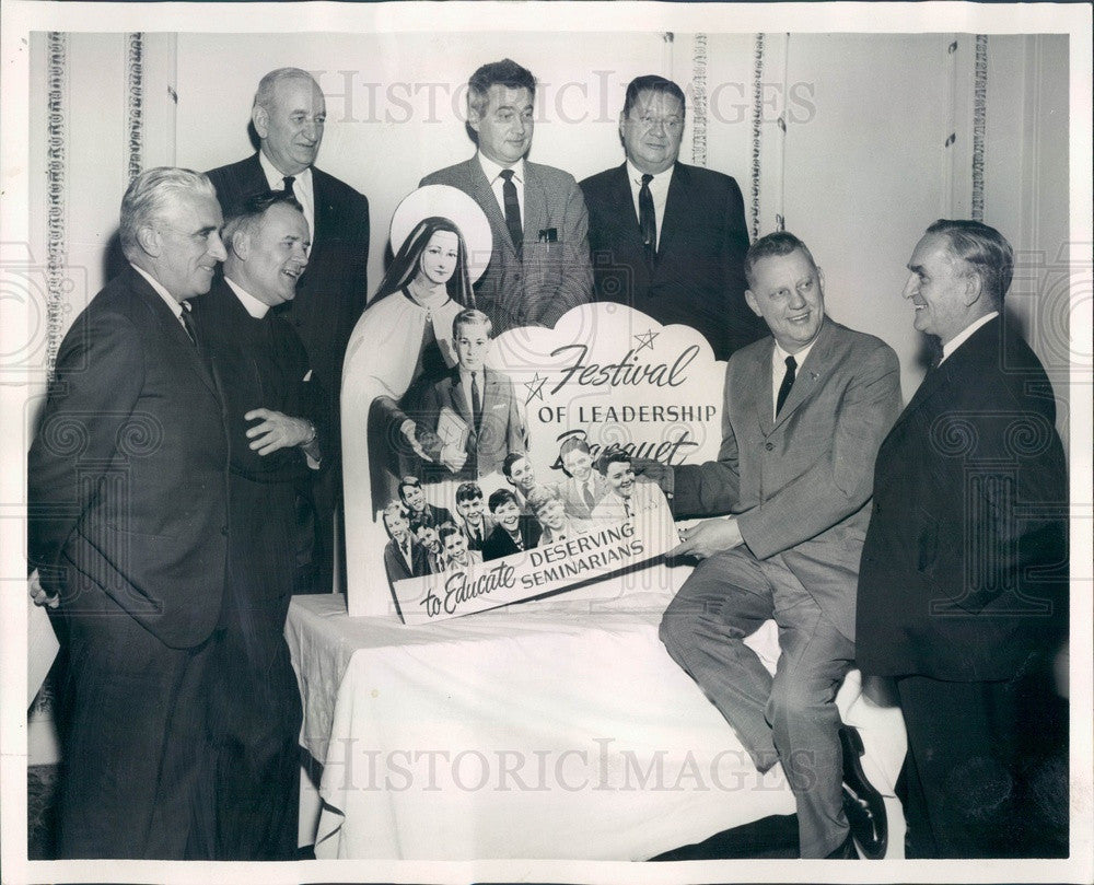 1966 Chicago, Illinois Festival of Leadership Banquet Committee Press Photo - Historic Images