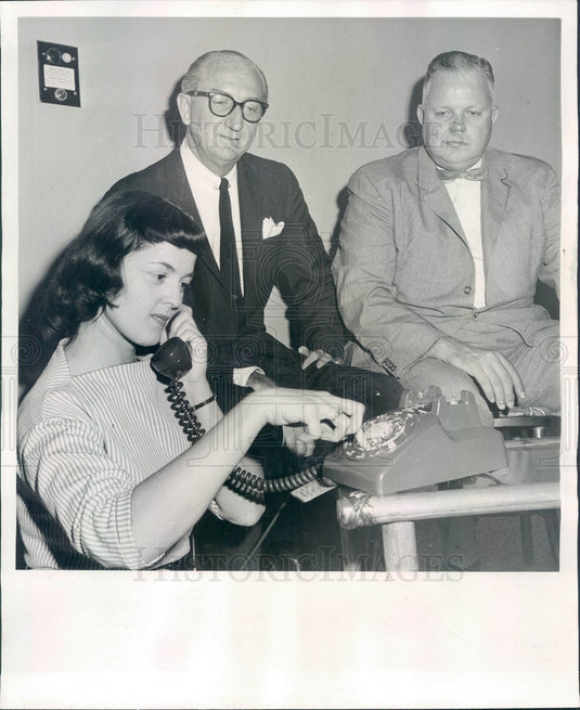 1958 Chicago, Illinois Bismarck Hotel & New Dial Telephone Press Photo - Historic Images