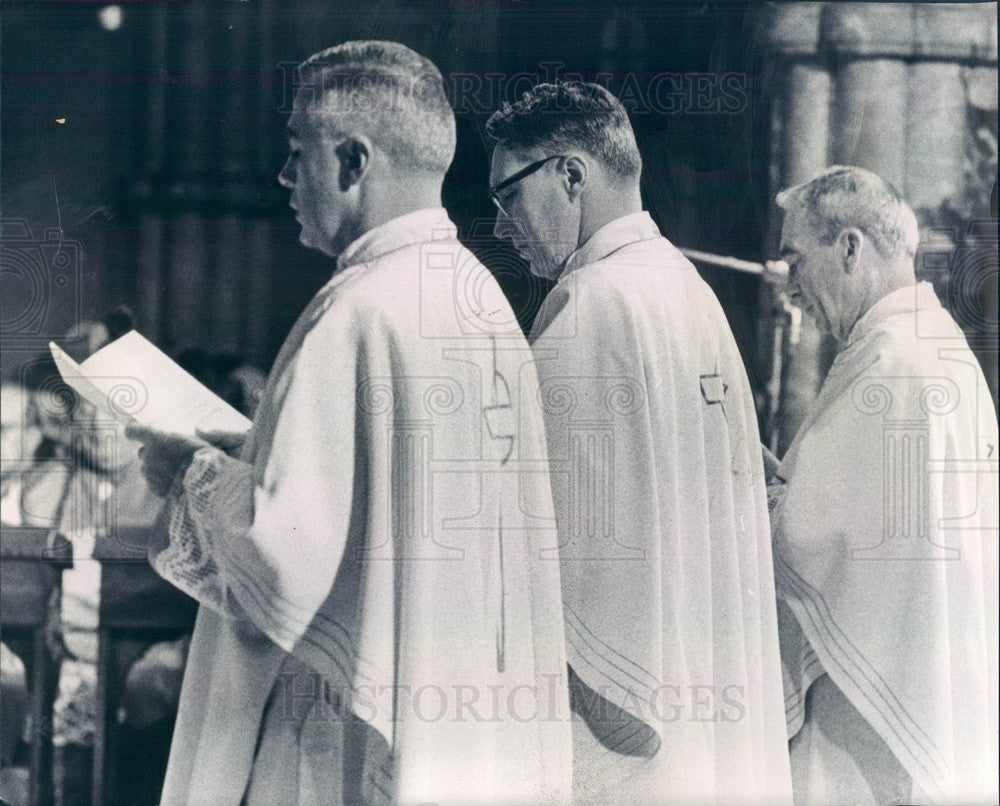1967 Chicago, IL Roman Catholic Auxiliary Bishops Consecration Press Photo - Historic Images