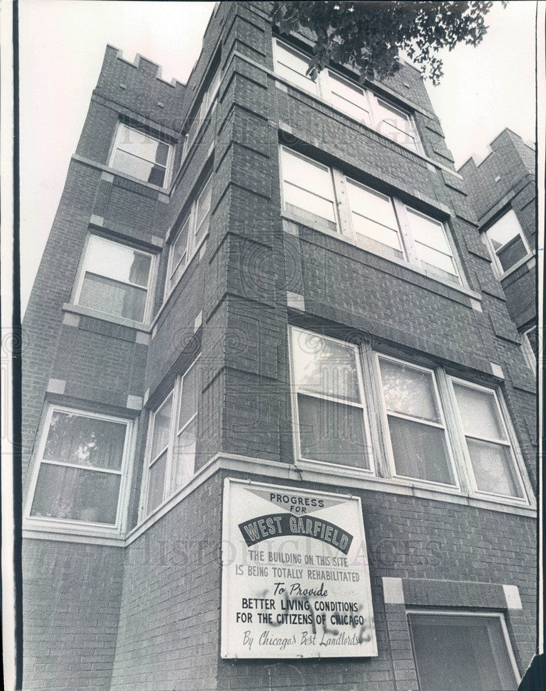 1972 Chicago, Illinois West Garfield Tenement Renovated by Residents Press Photo - Historic Images
