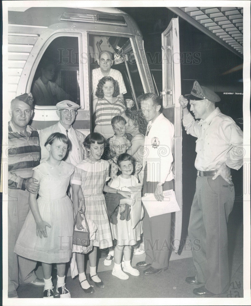 1958 Chicago, Illinois Blind Children Leave For Camp Press Photo - Historic Images