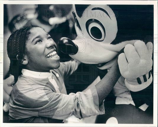 1985 Chicago, Illinois Lighthouse for the Blind, Mickey Mouse Press Photo - Historic Images