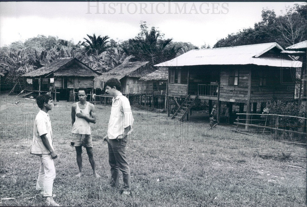 1969 US Peace Corps Volunteer Kent Stauffer in Sarawak, Malaysia Press Photo - Historic Images