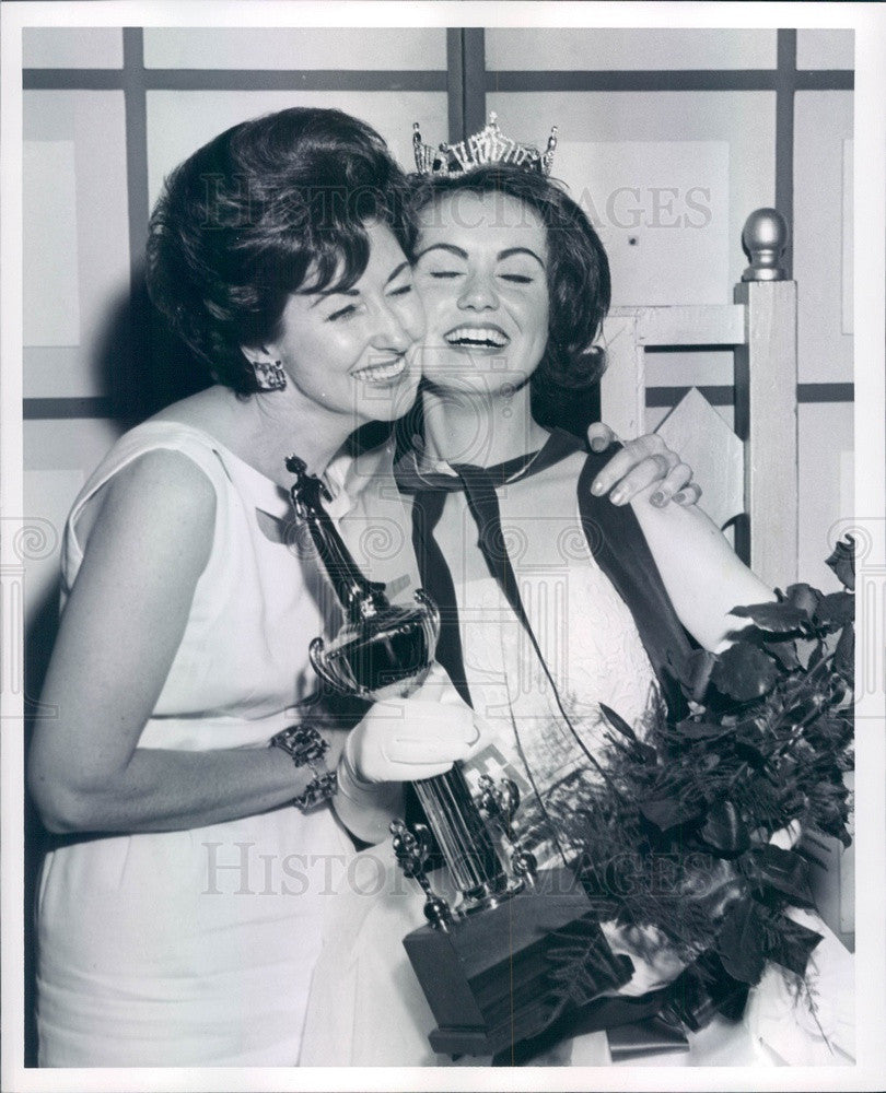 1964 Miss Detroit, Michigan 1964 Sharon Magnuson & Mom Press Photo - Historic Images