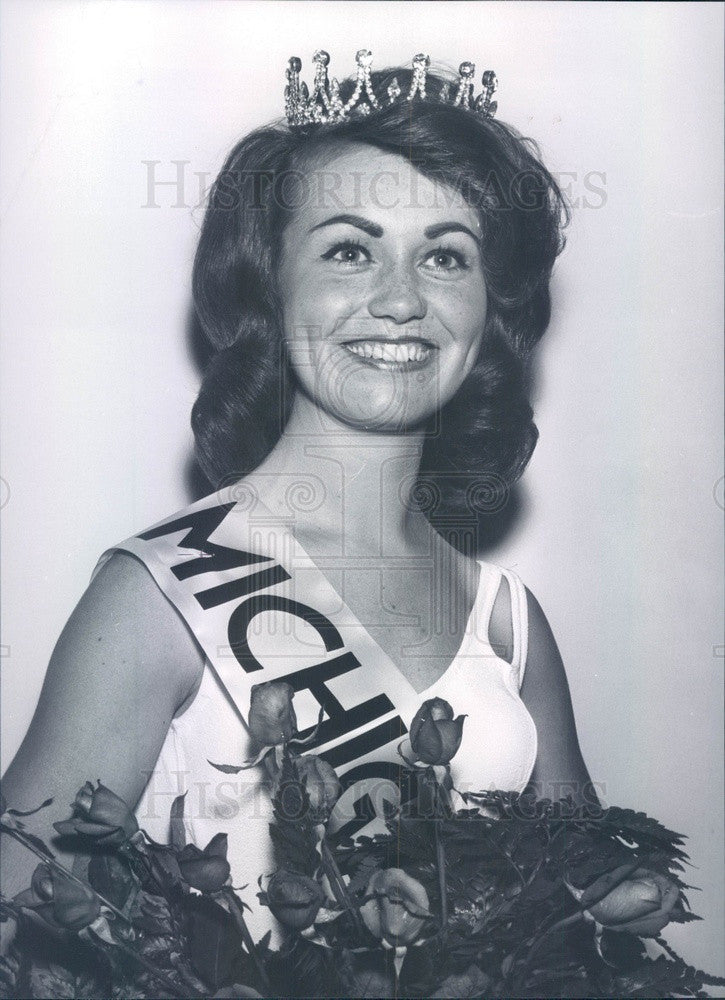 1965 Detroit, Michigan Miss Michigan World Sharon Magnuson Press Photo - Historic Images