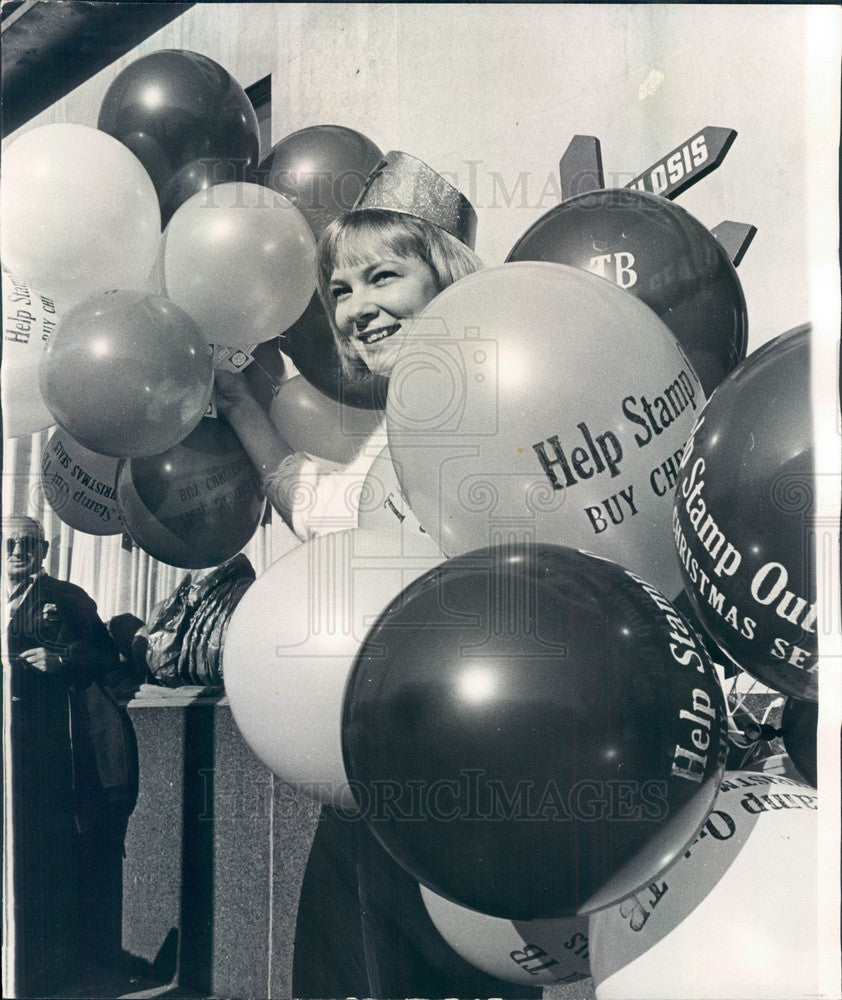 1965 Chicago IL Christmas Seal Queen Judi Martens &amp; TB Inst Balloons Press Photo - Historic Images