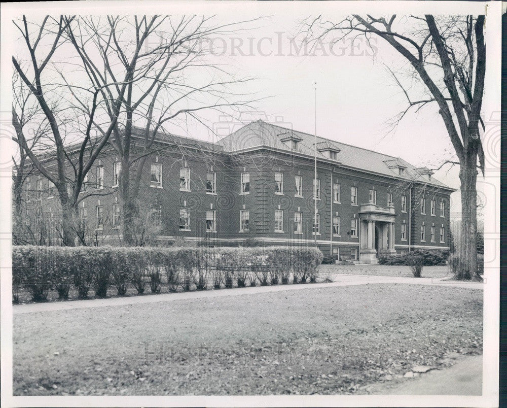 1957 Chicago, Illinois Danish Old People's Home in Norwood Park Press Photo - Historic Images