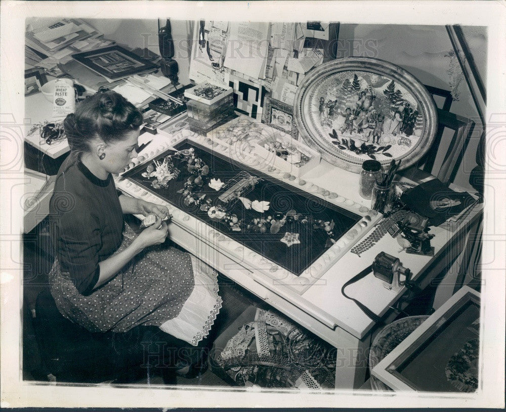 1949 Evanston, Illinois Collage Maker Mrs. Wilbert Seidel Press Photo - Historic Images