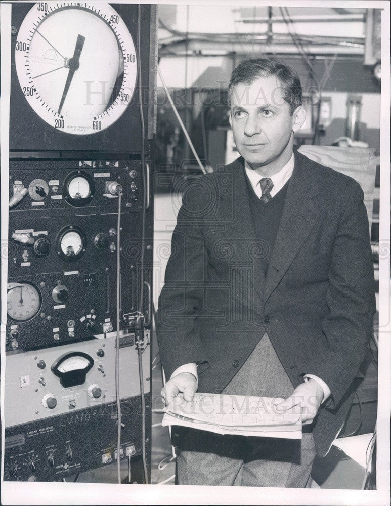 1957 Chicago, Illinois Enrico Fermi Inst of Nuclear Studies Director Press Photo - Historic Images